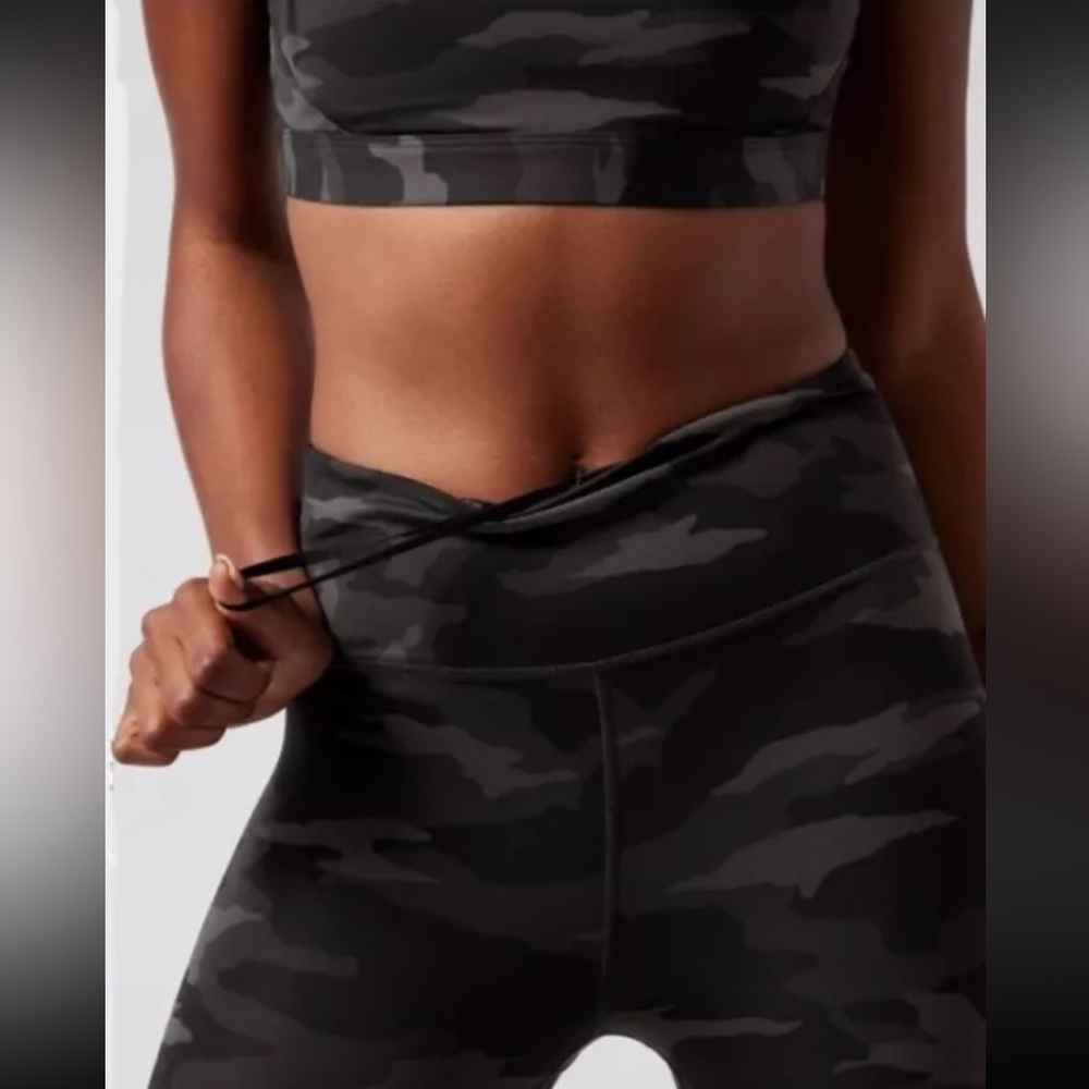 ATHLETA Ultimate Stash Pocket Green Camo Legging Size Small - Picture 3 of 10